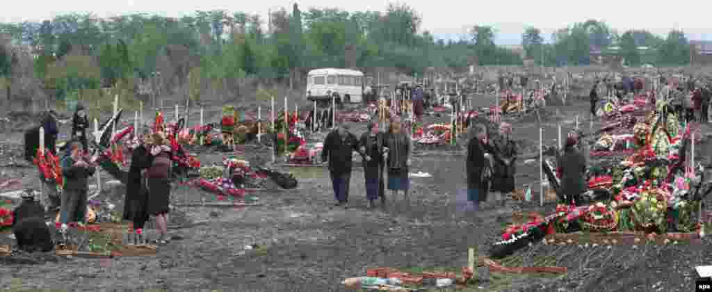 Relatives mourn at a cemetery in Beslan.